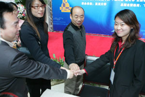 大學生科技成果何以“自娛自樂”？科研之路需“兩條腿”并行